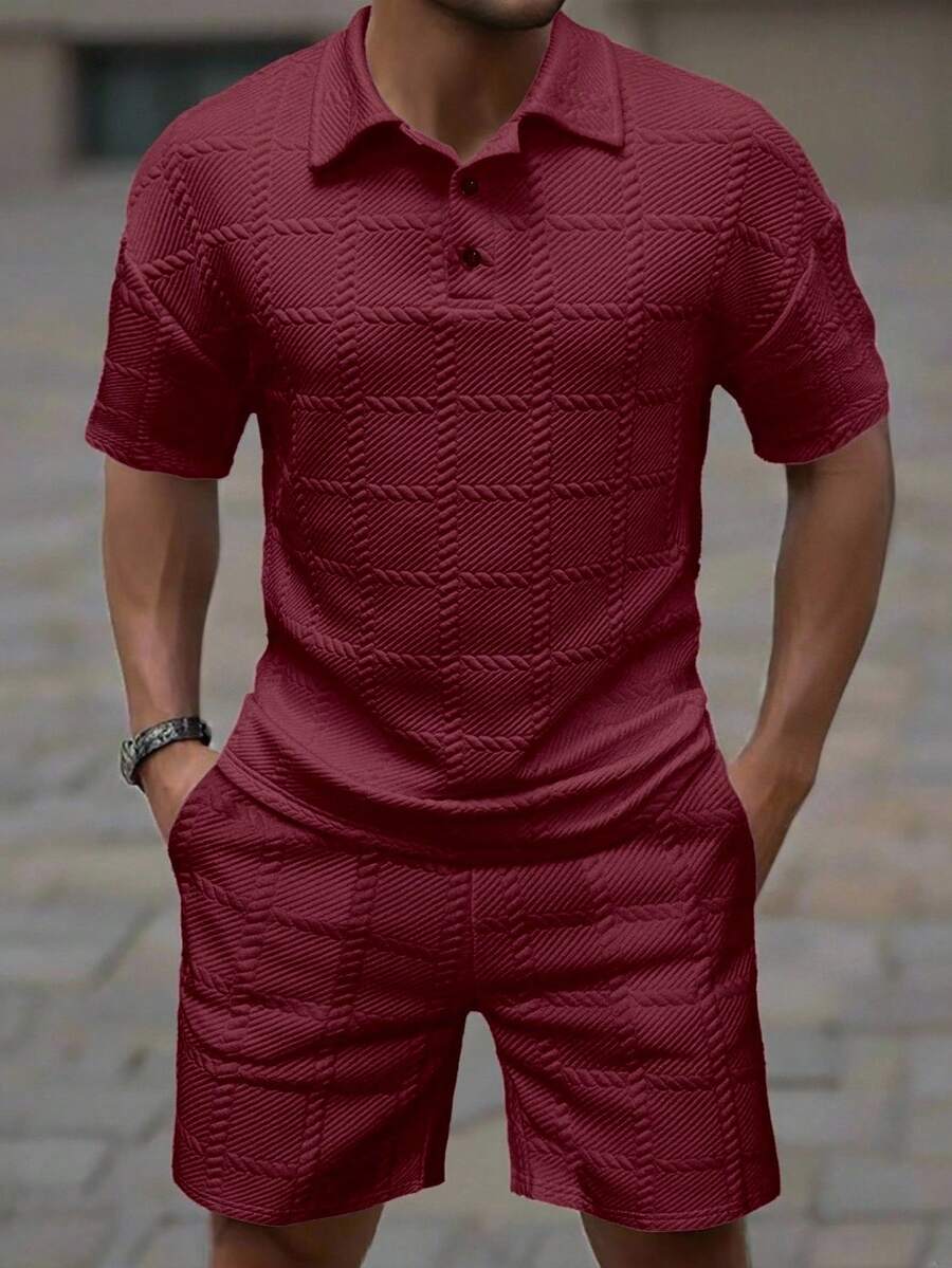Manfinity CasualCool 男士夏季休閒純色短袖 Polo 衫與短褲套裝(不對稱設計) - 酒紅色 - 查看 1