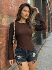SHEIN ICON Camiseta negra de manga acampanada y bajo asimétrico para mujer de talla grande - Marrón - Ver 10