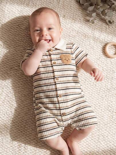 SHEIN 男女宝宝通用款休闲条纹短袖连体衣，适合春夏穿着，室内外皆可。