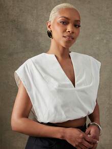 Vixey Áo công sở không tay xếp ly, chất liệu dệt trơn - Màu be - Xem 2