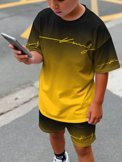 青少年男童休闲舒适时尚简约圆领短袖T恤短裤套装，经典黄黑渐变运动图案印花，标志性文字图案印花