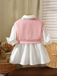 SHEIN Playful Pals 2 件装女婴休闲黑色刺绣心形背心和蓝色连衣裙套装 - 白色 - 查看 2