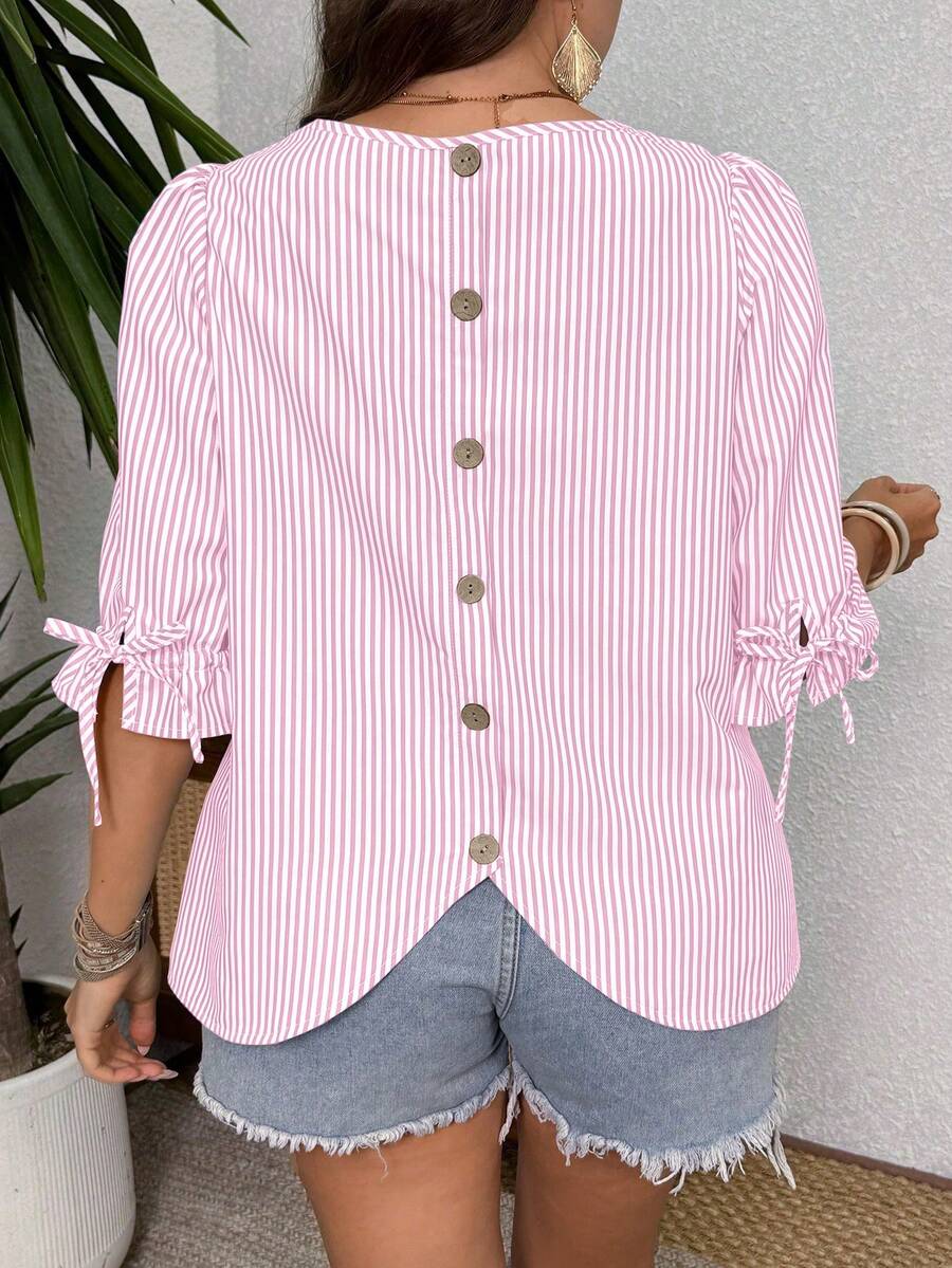SHEIN LUNE CURVE Camisa de talla grande con cuello redondo, puños a rayas, lazo trasero y botones decorativos - Rosa - Ver 1