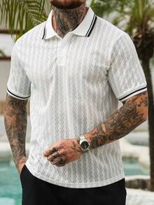 VENTUSAIL 男士高级提花Polo衫，送给男友或丈夫的时尚礼物。这款白色纹理Polo衫适合各种场合，例如日常通勤、旅行、度假和外出。它也是送给丈夫、男友或朋友的理想礼物。休闲简约风、都市成熟风、英伦绅士风。适合男士穿着，日常休闲、周末旅行、户外活动、探险旅行、轻松的工作环境或半正式场合，也是送给男友/丈夫、周年纪念/生日、派对、夏季假期、婚礼、春夏、复活节等场合的理想之选。这款男士白色短袖Polo衫采用锯齿形图案和条纹领口设计，休闲百搭。此外，它还适合男士Polo衫、高尔夫球衫、白色和灰色图案衬衫、蕾丝网眼衬衫以及学院风图案Polo衫等多种场合。 - 杏色 - 查看 4