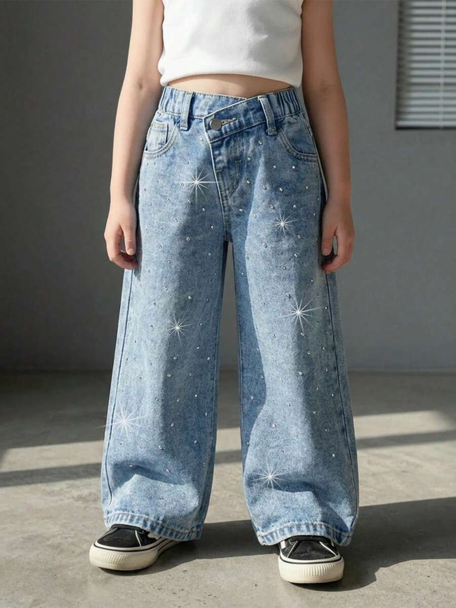 SHEIN 女童休闲牛仔裤，四季皆宜，复古浅蓝色牛仔布，不对称弹力腰设计，水钻装饰，直筒宽松版型，舒适棉质牛仔面料，适合日常、上学、度假、户外活动等各种场合，夏季百搭