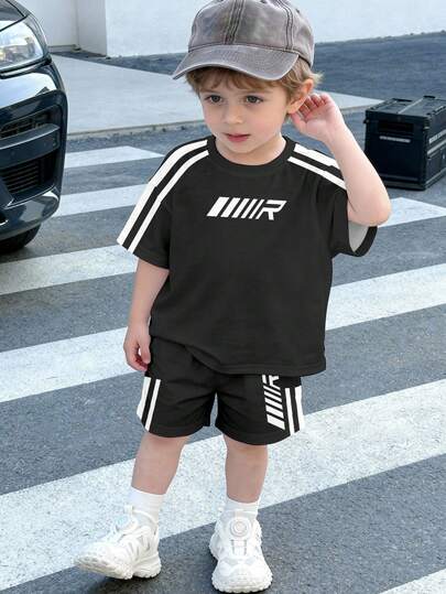 SHEIN 男童休闲圆领短袖T恤和短裤两件套，经典条纹印花，适合夏季穿着