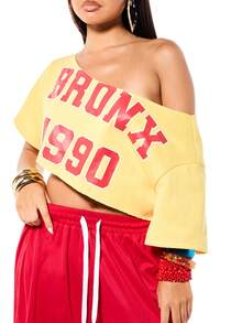 SUMWON WOMEN 女士露肩宽松短款上衣，饰有 Bronx 1990 印花，宽松版型，适合休闲街头服饰。 - 黃色 - 查看 4
