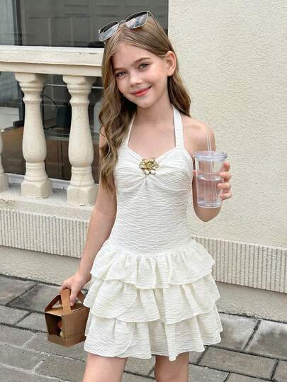 SHEIN Vestido mini de vacaciones para niña preadolescente con busto fruncido elástico, cuello con lazo, moño y volantes escalonados, se puede usar por dentro o por fuera, vestidos de verano, vestido blanco sólido