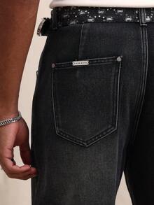 SUMWON 男士滑板风深色水洗牛仔裤，饰有撞色拼接，阔腿设计，休闲街头风，适合秋冬季穿着 - 黑色 - 查看 6