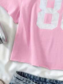 SHEIN Áo thun croptop ngắn tay cotton thoải mái, in số, kiểu dáng đường phố, vintage, dành cho bé gái tuổi teen, in hình số, vai lệch, cá tính, chất liệu cotton, màu hồng. - Màu Hồng baby - Xem 5