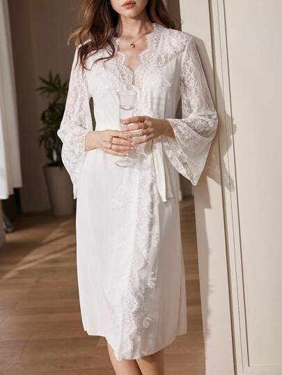 Moireta Women's Elegant Romantic Exaggerated Lace Patchwork Loose Comfortable Striped Jacquard Tie-Waist White Robe, Suitable For Wedding Season