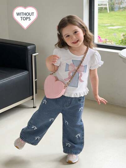 女童可爱牛仔裤，春夏秋冬皆宜，中蓝色牛仔布，白色蝴蝶结刺绣设计，宽松直筒裤型，面料柔软舒适，适合上学、通勤、日常穿着。