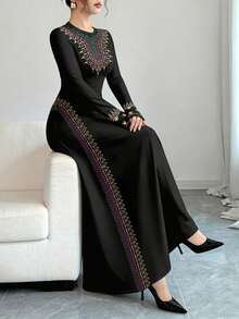 Al Najma 黑色时尚圆领长袖收腰A字型长款连衣裙，饰有漩涡和花卉刺绣印花，适合春季穿着。 - 彩色 - 查看 4