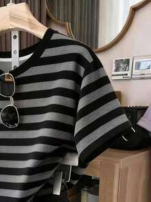 条纹数码印花休闲女式圆领短袖短裤两件套，送朋友的礼物 - 彩色 - 查看 3