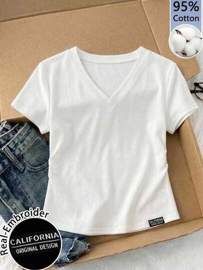 Tseoso Camiseta de mujer casual minimalista de cuello en V con pliegues y parche bordado - Estilo "Old Money" de verano para uso diario, salir, escuela, deportes, gimnasio y ocasiones formales