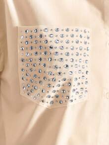 Maija 女士春夏水钻装饰时尚都市风翻领开襟长袖短款时尚衬衫，适合圣帕特里克节、复活节、中国新年、音乐节等场合。这款衬衫也适合夏季、海滩度假、外出、毕业典礼等场合穿着，休闲百搭。 - 杏色 - 查看 9