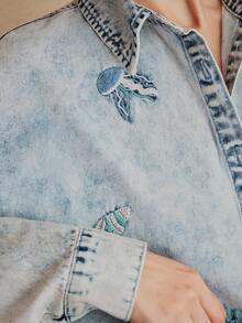 Anewsta 新款时尚重工刺绣海鲜图案蓝色牛仔衬衫，女士款 - 藍色 - 查看 3