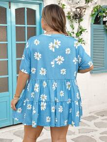 SHEIN CURVE+ Curve 尺码 US22 音乐节、海滨度假、波西米亚风女士蓝色雏菊印花宽松度假T恤 - 藍色 - 查看 2