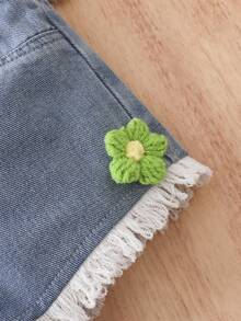 Shorts Denim para Meninas, Leve Verão Novos Lançamentos, Denim Azul Médio Lavado, Moda Urbana Fofa e Doce, Cintura Elástica com Decoração Floral, Barra com Franjas, Ajuste Relaxado Sem Elasticidade, Tecido Denim de Algodão Macio, Adequado para Uso Diário, Festa, Escola, Transporte, Coleção Primavera/Verão 2026 - Lavagem Média - Visão 9