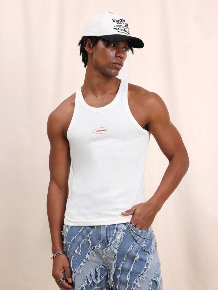 Herren klassisches weißes geripptes Trägershirt mit kleinem Logo-Brustdruck, lässiges ärmelloses Unterhemd, Sommer-Garderobegrundlage