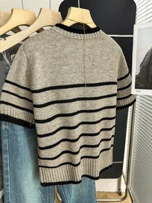 SHEIN EZwear 女士针织纯色超人气小众学院风品牌，潮流小熊系列，超萌圆领短袖，适合春夏穿着 - 彩色 - 查看 2