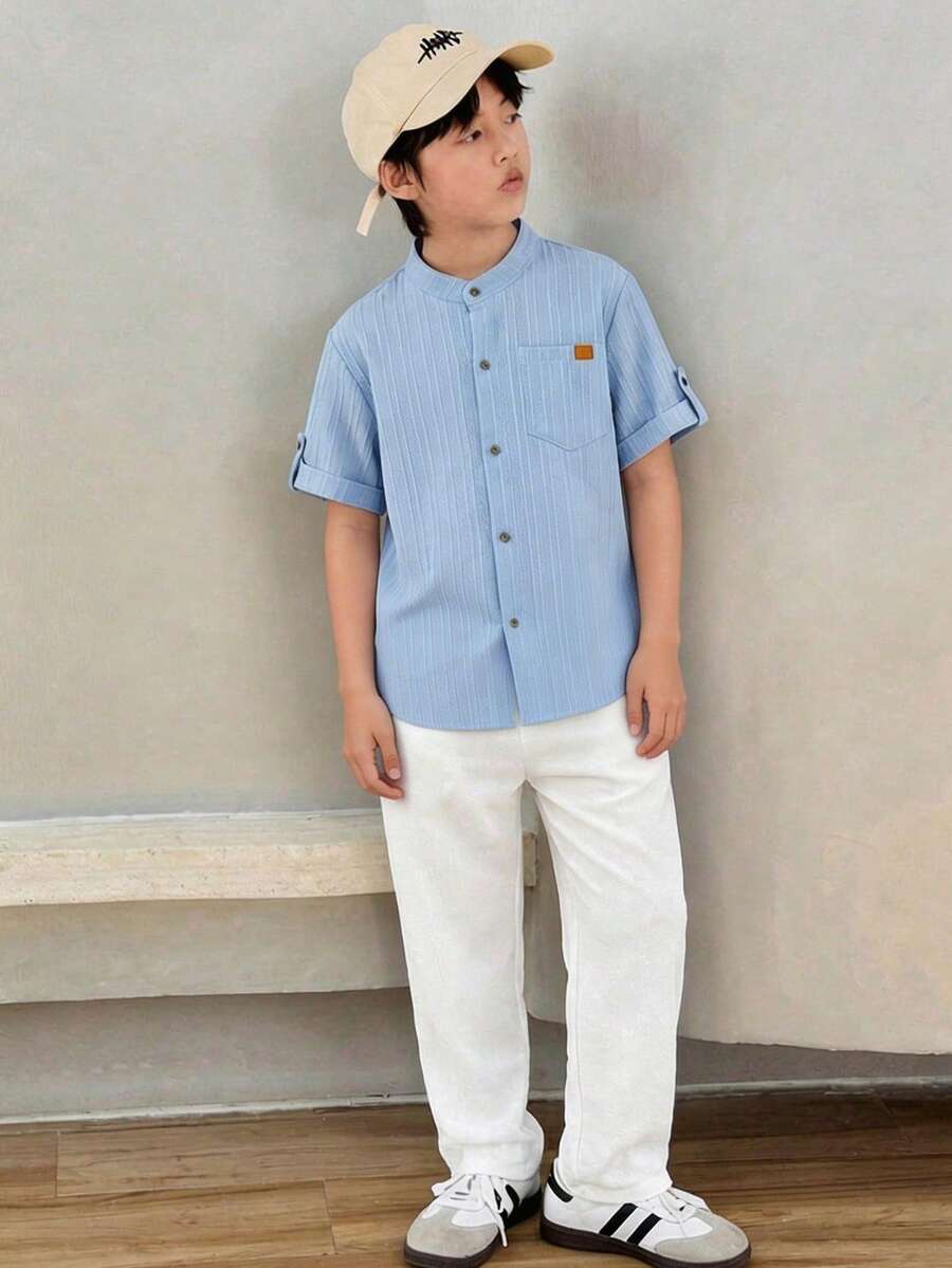 SHEIN 两件套儿童/青少年男童休闲条纹领贴布短袖宽松衬衫和裤子套装，舒适的校园风服装，适合春夏季节、郊游、情人节、约会、旅行、度假、家庭聚会、返校、婚礼、晚宴、运动、生日派对等场合。 - 彩色 - 查看 1