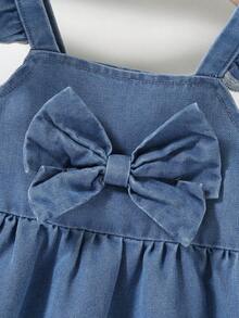Robe en jean pour bébé fille, style doux et mignon, couleur bleu moyen, manches évasées, ourlet volantée, décoration avec grand nœud, silhouette ample en forme A, tissu doux et confortable, convient pour l'école, les déplacements, la mode quotidienne et les sorties - Jean bleu - Voir 6