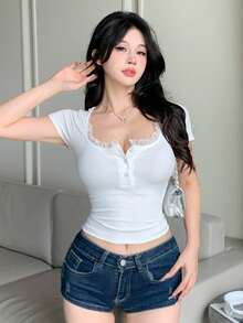 DAZY 女士夏季方领修身蕾丝边休闲短袖T恤可爱上衣 - 白色 - 查看 3