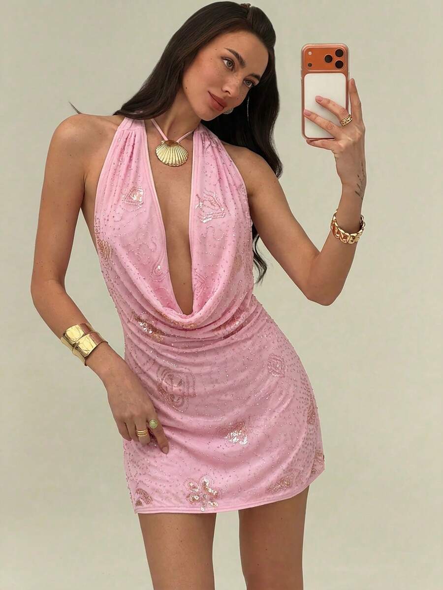 Aloruh Đầm ngắn dáng chữ A màu hồng xếp ly, cổ yếm, hở lưng, đính cườm và sequin, thích hợp cho các bữa tiệc mùa xuân/hè.