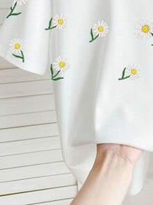 白色優雅珍珠雛菊花紋，青少年女孩休閒極簡修身短袖圓領T恤，適合春夏季日常穿著、街頭風、外出、度假、返校、舒適好穿 - 彩色 - 查看 5