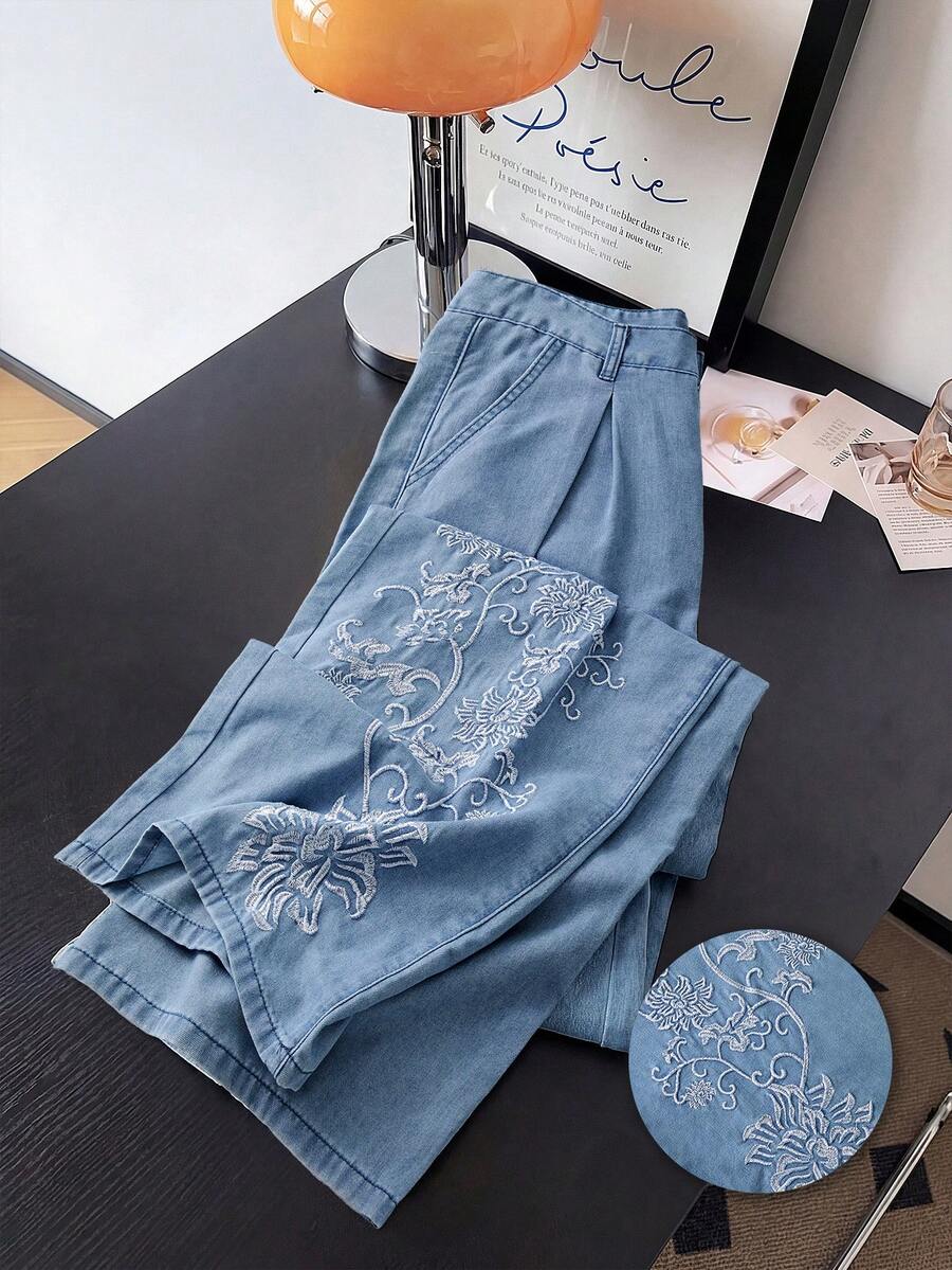 GlowEve Women's Casual Everyday Wear Floral Embroidery Pocket Button Denim Jeans - Blue - View 1