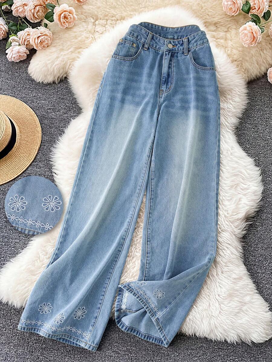 GlowEve Women's Casual Versatile Floral Embroidery Pocket Button Flare Leg Jeans - Blue - View 1