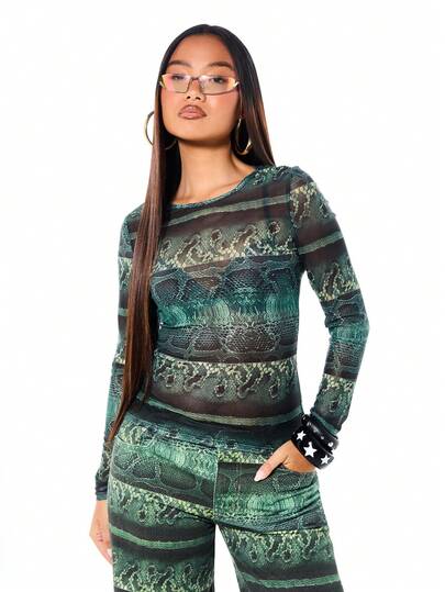 SUMWON WOMEN 女士绿色蛇纹印花网纱长袖上衣，圆领修身款