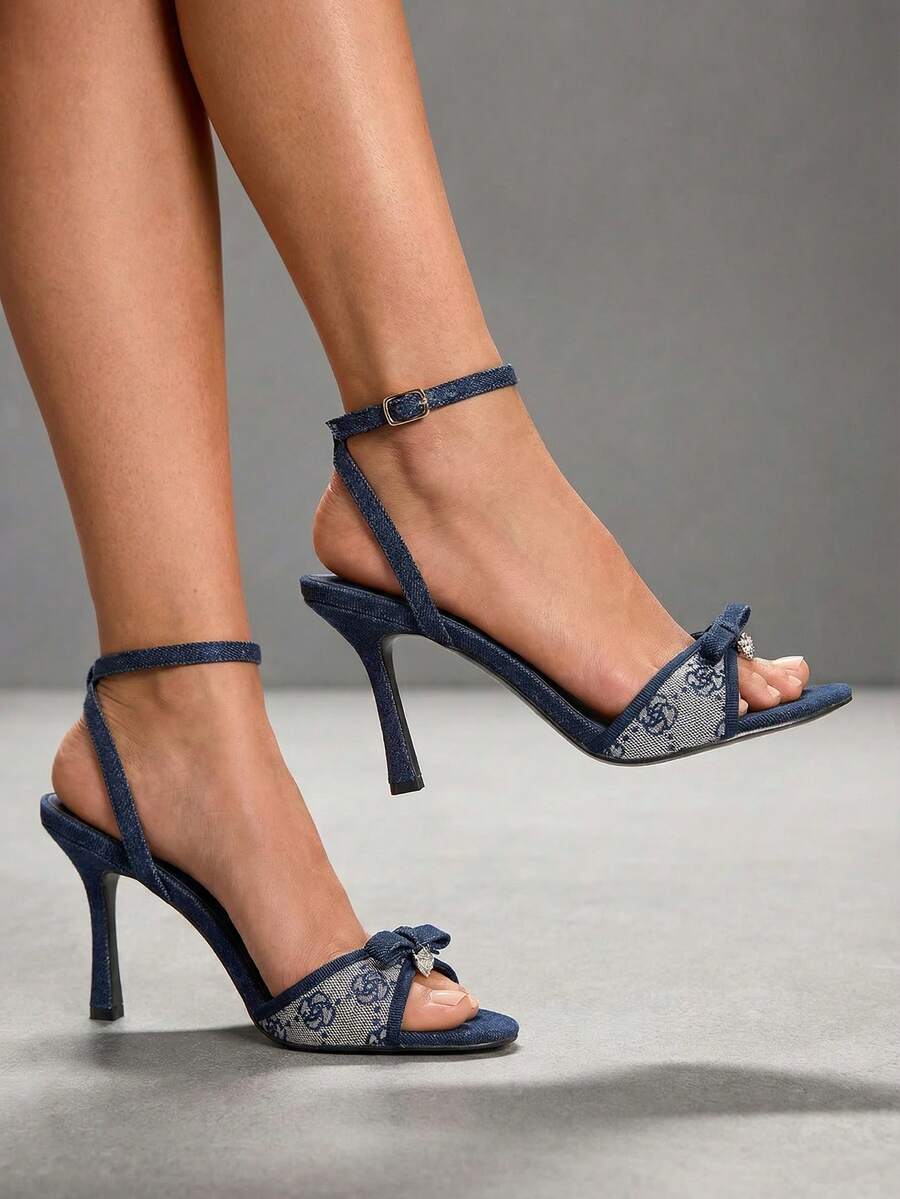 CUCCOO CHICEST 女士蓝色牛仔玫瑰印花设计时尚优雅春夏优雅圆头踝带细高跟凉鞋 - 藍色 - 查看 1