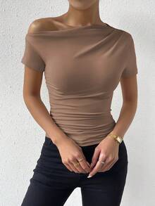 SHEIN PETITE Camiseta casual de mujer con fruncido asimétrico, ajustada de manga corta, top elegante para uso diario, vacaciones, estilo callejero, camiseta de moda marrón para primavera & verano - Marrón - Ver 4