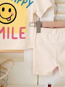 SHEIN 米白色可爱笑脸图案休闲圆领短袖T恤和紧身骑行短裤两件套，适合春夏日常穿着、外出、度假。 - 彩色 - 查看 7