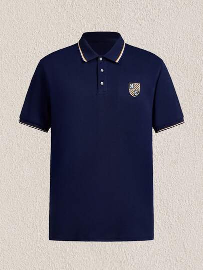 Mercer Haus 男士纽扣领 Polo 衫，饰有盾形图案，适合在夏威夷享受夏季热带假期。