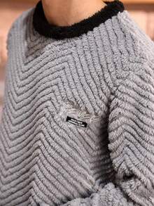 Manfinity Underwear&Sleepwear Basics Embroidered Fleece Crew Neck Long Sleeve & Long Pants Men's Pajama Set, Winter - متعدد الألوان - مشاهدة 5