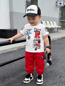 SHEIN Playful Pals 两件套幼儿男童标语印花白色针织短袖T恤搭配黑色梭织工装裤套装，时尚休闲，适合夏季日常、户外、旅行穿着。 - 紅色 - 查看 9