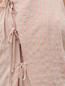 Nöista Áo không tay cổ tàu với những sọc dọc mềm mại tông màu pastel. Thiết kế vạt chéo bất đối xứng và dây buộc bên hông có thể điều chỉnh để vừa vặn hơn. Thích hợp cho mùa xuân, hè, đông, lễ hội, du lịch. - Nhiều màu - Xem 7