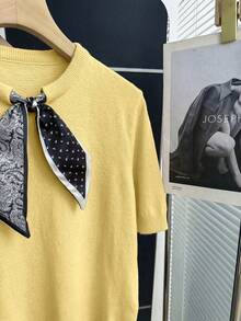 Franclia Áo thun cơ bản tay lửng cổ tròn phong cách tối giản mùa Xuân/Hè mới, điểm nhấn là họa tiết Paisley và chấm bi, kiểu dáng thanh lịch Pháp, dáng ngắn, tỷ lệ cân đối, phù hợp để phối cùng váy hoặc quần, kiểu dáng cạp cao thoải mái, viền gân và thiết kế buộc dây cổ tương phản. - Vàng nhạt - Xem 4