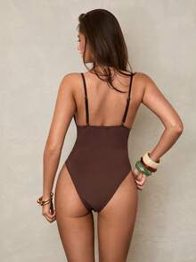 Swim Glamine 女士纯色金属装饰吊带连体泳衣，适合海滩度假、泳池派对、沙滩派对 - 棕色 - 查看 2