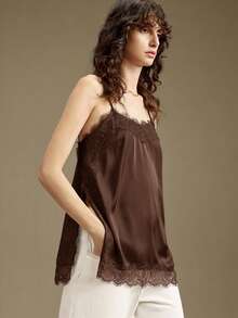 Ontre Đầm nữ 2026SS màu trắng ngà, chất liệu satin crepe, mềm mại, thoải mái, viền ren, dây mảnh, thiết kế xẻ tà bên hông, đa năng, thanh lịch, sang trọng, phù hợp cho du lịch biển, hiện đại, thành thị, công sở, nhưng vẫn mang hơi hướng cổ điển tinh tế, thời trang sân bay cao cấp. - màu nâu - Xem 1