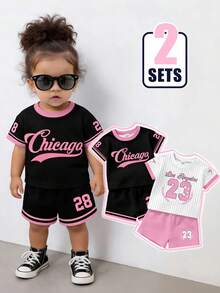 SHEIN 4件套女婴幼儿圆领短袖T恤和短裤运动套装，芝加哥/洛杉矶字母图案，多种颜色可选，2套运动套装，适合春夏，6个月-3岁 - 彩色 - 查看 2