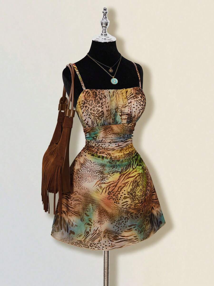 SHEIN ICON 女士外出度假绿色波西米亚风西式礼服，适合舞会、音乐会、科切拉音乐节、海滩装扮，复古枫叶印花褶皱迷你连衣裙，适合夏季度假、返校季、夏季穿着。 - 彩色 - 查看 1