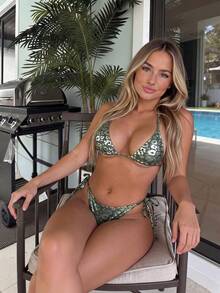 Swim SXY Conjunto de bikini de 2 piezas con textura de piel de serpiente, parte superior de triángulo con cuello de halter y Bottom atada a los lados, traje de baño sexy, primavera/verano - Verde militar - Ver 1