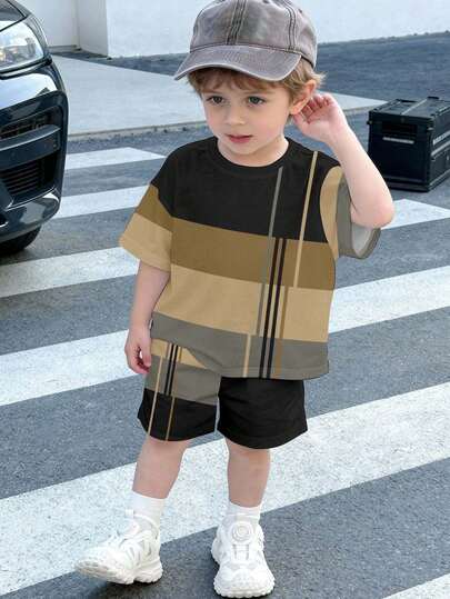 SHEIN 男童休闲简约T恤套装，经典酷炫条纹拼接印花，适合春夏穿着