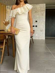 SHEIN Raffinéa 女士杏色露肩荷叶边修身连衣裙，优雅通勤连衣裙，约会之夜柔美氛围连衣裙，女士侧边松紧褶皱元素连衣裙 - 杏色 - 查看 3