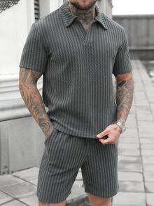 Manfinity CasualCool 男士两件套，柔软提花面料短袖 Polo 衫搭配抽绳松紧腰短裤，适合休闲、派对、聚会、运动、办公、春秋季穿着，时尚武士风格设计，自用或送礼皆宜。 - 深灰色 - 查看 3