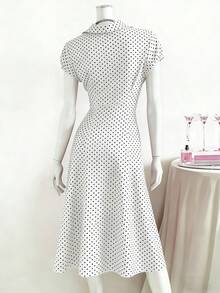 Uhlyne Uhlyne Đầm nữ cổ chữ V chấm bi dáng chữ A, kiểu dáng vintage, tay ngắn, tôn dáng cho mùa xuân/hè, phù hợp đi làm, hẹn hò, dự tiệc, Lễ Tạ ơn, Lễ tốt nghiệp, đám cưới, tiệc năm mới, thanh lịch, thời trang, đa năng, trang phục công sở cổ điển cho nữ, đầm cổ áo, đầm chấm bi, đầm kiểu Pháp, đầm trắng vintage, đầm chấm bi mùa hè, đầm trắng, đầm chấm bi trắng, đầm trắng dáng nhỏ, trang phục công sở cho nữ, quần áo công sở cho nữ. - trắng - Xem 2
